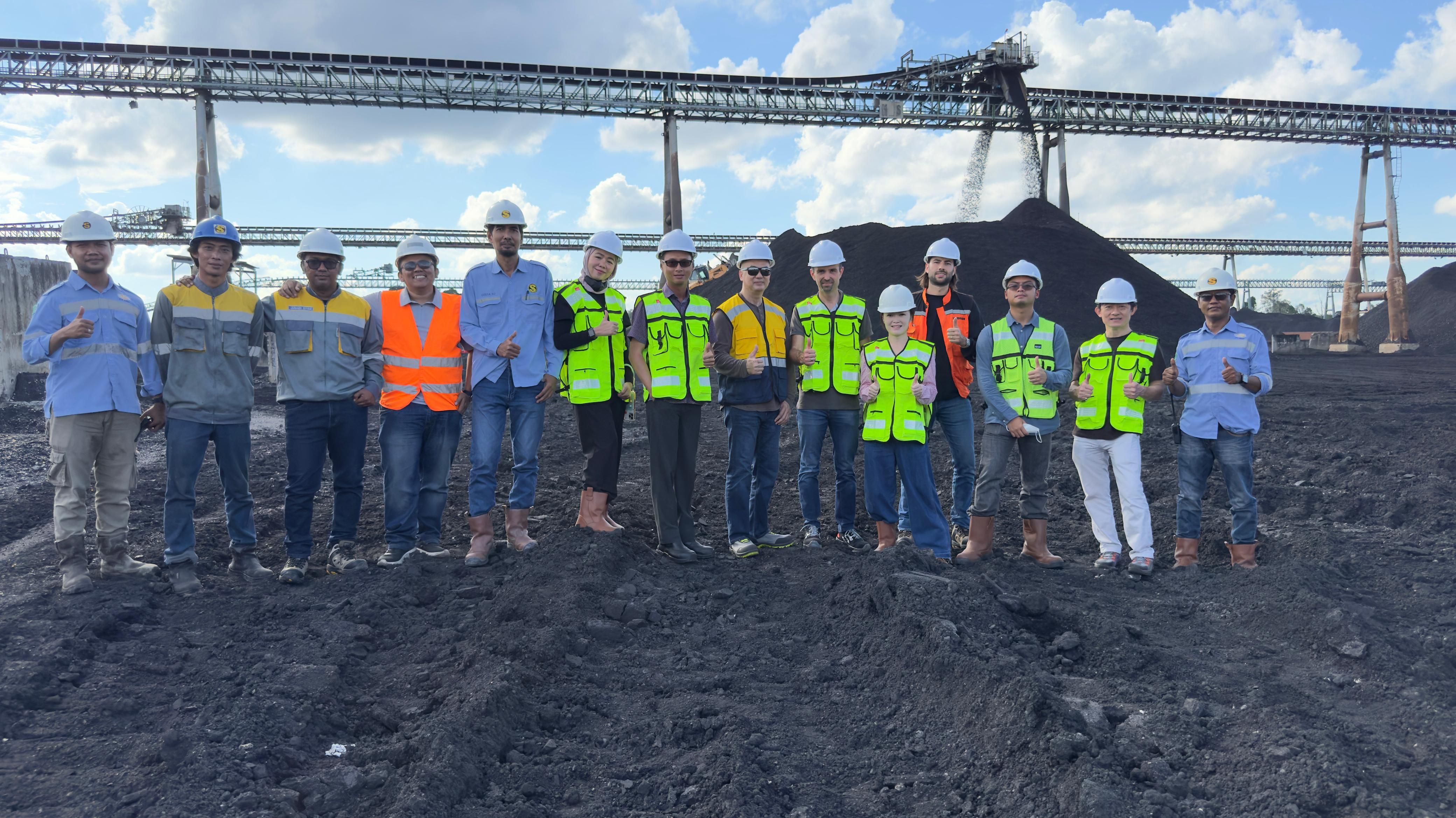 Dedikasi dan aktivitas tak kenal lelah para pekerja tambang SNS